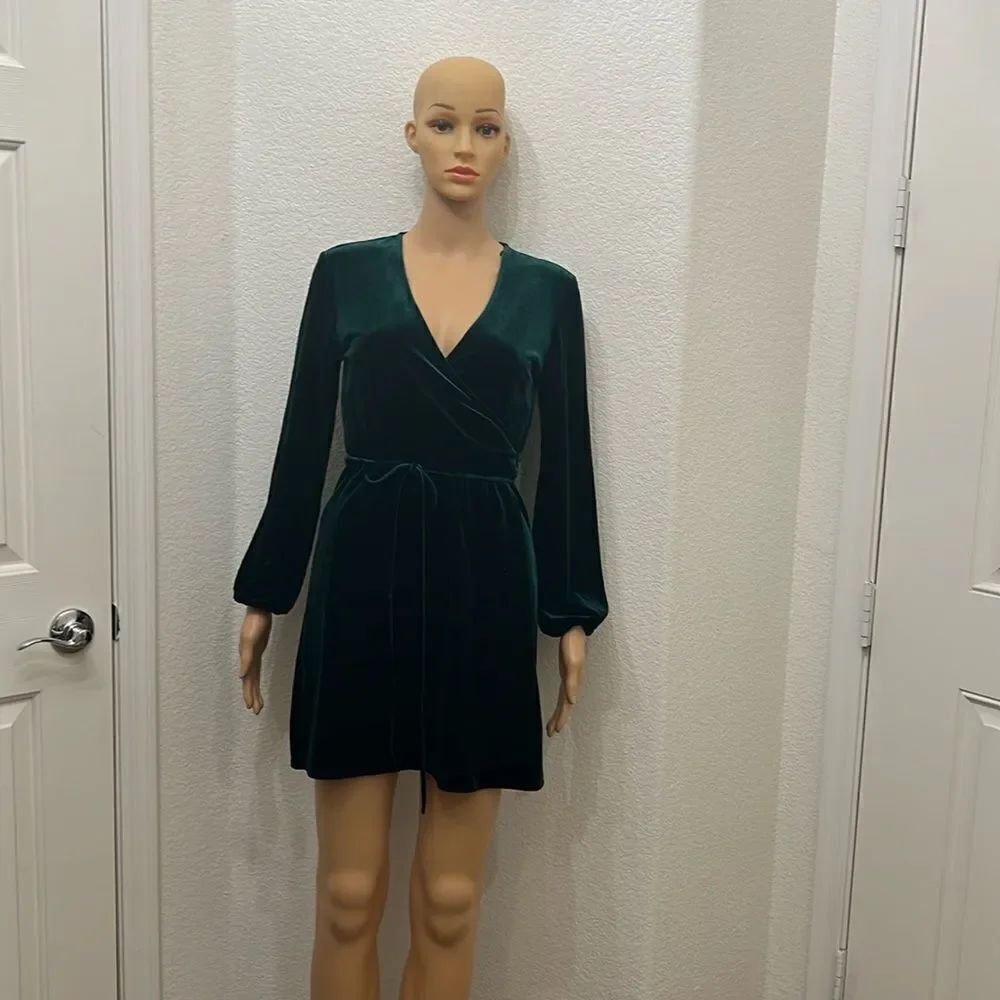 Zara Women Dress Sz XS Green Velvet V Neck Slimming Side Wrap Mini Long Sleeve